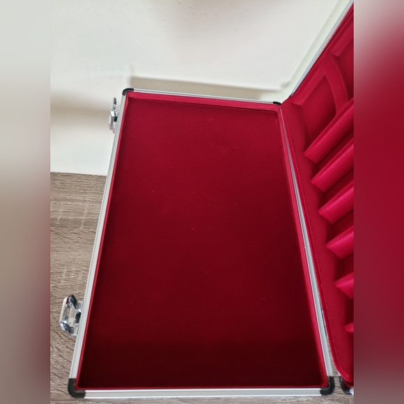 Poker Chips Case 400 w/ card capacity & 2 decks of cards - bulk or individually - Picture 8 of 11